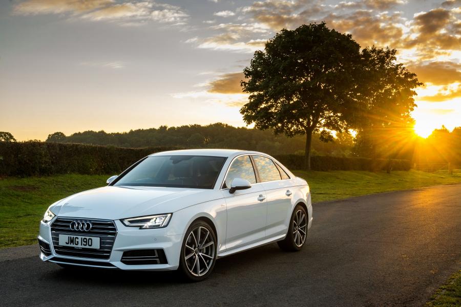  Audi A4 2.0 TDI S-Line (B9) 2015 года  (UK) (фото 8 из 23)